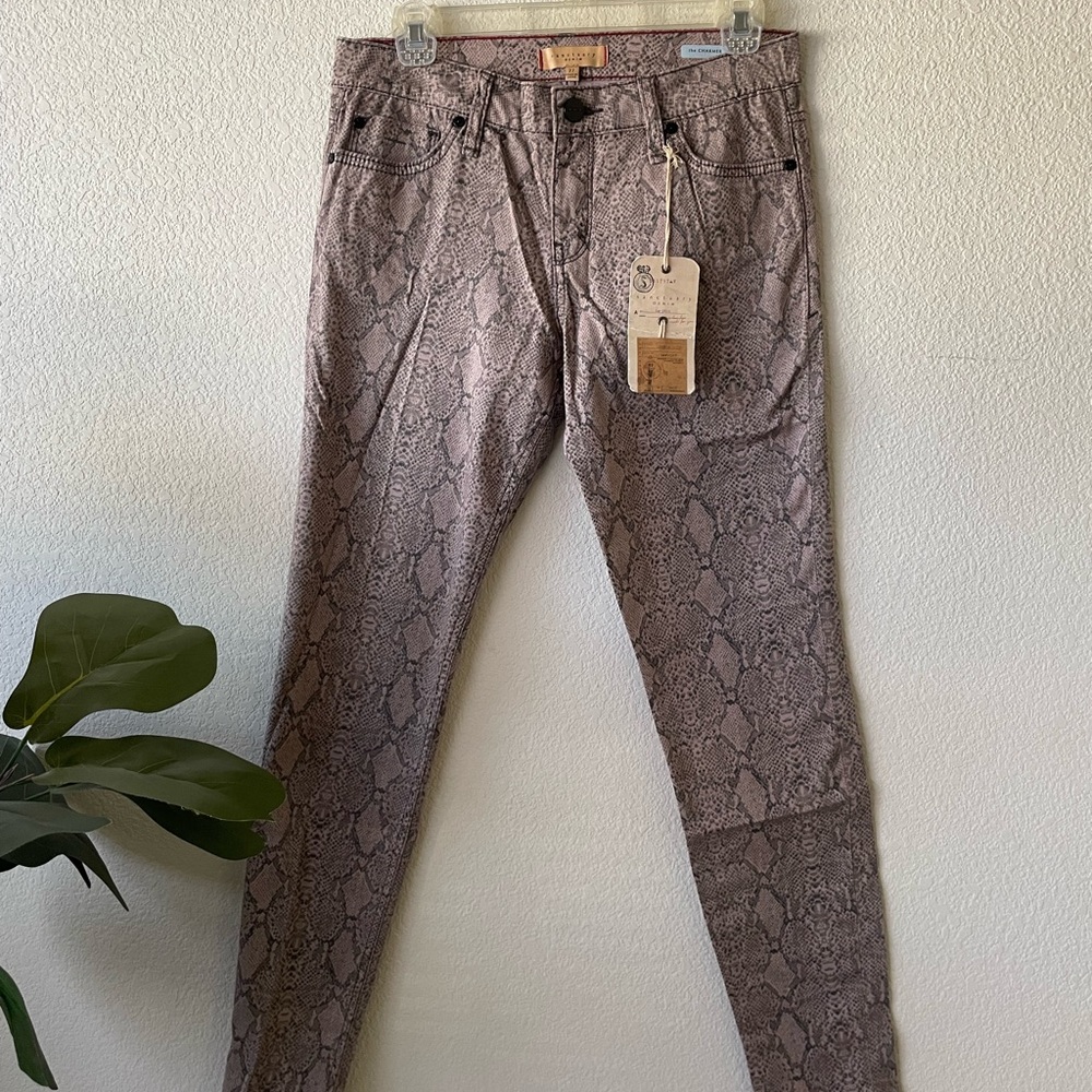 NWT Sanctuary Snake Print Women’s Jeans - Taupe